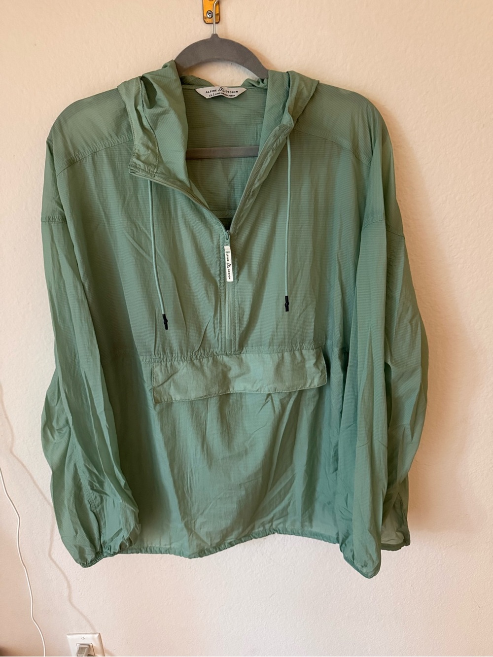 Very Lightweight Sage Green Pullover Windbreaker Jacket, **Like New